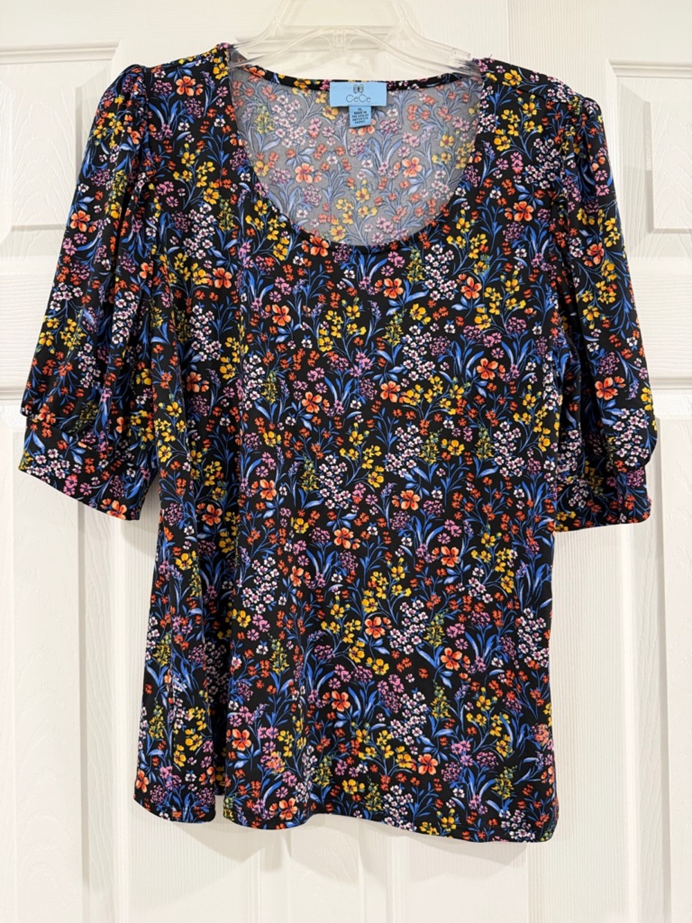 CeCe Black Floral V-Neck Puff Short Sleeve Top